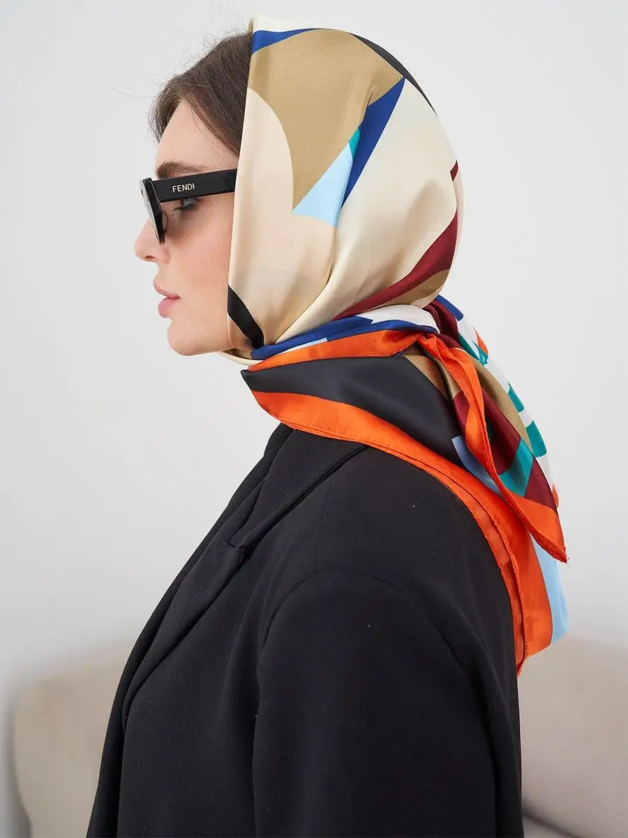 Foulard Carré 70 "Fleurs Abstraites