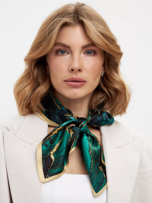 Foulard Carré 70 "Éclats d’Émeraude"