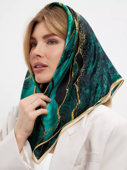 Foulard Carré 70 "Éclats d’Émeraude"